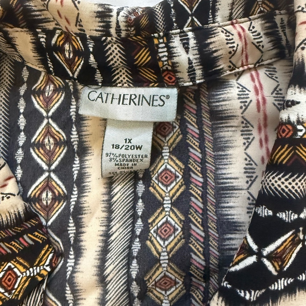 Catherines Patterned Blouse Size 1X - Picture 3 of 4